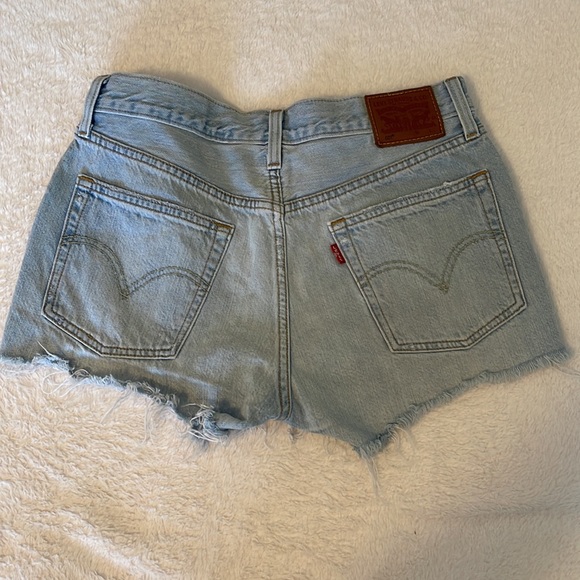 27W - Picture 2 of 4